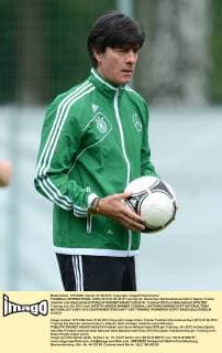 FUSSBALL INTERNATIONAL EURO 2012 07.06.2012 Training der Deutschen Nationalmannschaft in Danzig Trainer Joachim Löw (Deutschland) 