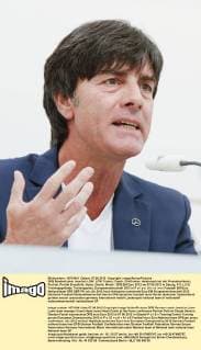 DFB Bundestrainer Joachim LÖW, LÖW Trainer, Coach, Cheftrainer, Headcoach bei der Pressekonferenz, Portrait, Porträt Einzelbild, Geste, Gestik, Mimik , DFB EM Euro 2012 am 07.06.2012 in Danzig, P O L E N, Trainingsgelände, Trainingsplatz, Europameisterschaft 2012 in P o l e n, U k r a i n e