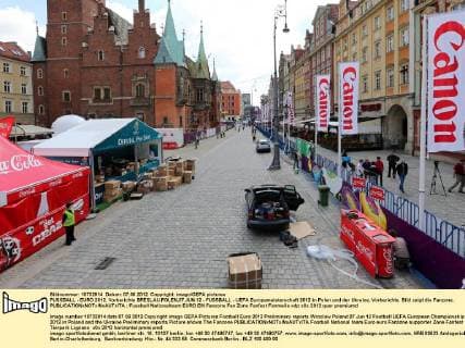 FUSSBALL - EURO 2012, Vorberichte BRESLAU,POLEN,07.JUN.12 - FUSSBALL - UEFA Europameisterschaft 2012 in Polen und der Ukraine, Vorberichte. Bild zeigt die Fanzone. 