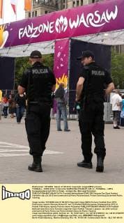 FUSSBALL - EURO 2012, Vorberichte WARSCHAU,POLEN,07.JUN.12 - FUSSBALL - UEFA Europameisterschaft 2012 in Polen - Vorberichte. Bild zeigt Polizisten. 