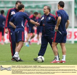 FUSSBALL - EURO 2012, Training BRESLAU,07.JUN.12 - FUSSBALL - UEFA Europameisterschaft 2012, Vorberichte, Abschlusstraining RUS. Bild zeigt Teamchef Dick Advocaat (RUS). 