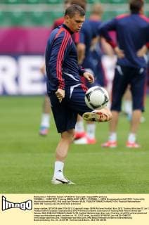 FUSSBALL - EURO 2012, Training BRESLAU,07.JUN.12 - FUSSBALL - UEFA Europameisterschaft 2012, Vorberichte, Abschlusstraining RUS. Bild zeigt Igor Denisov (RUS). 