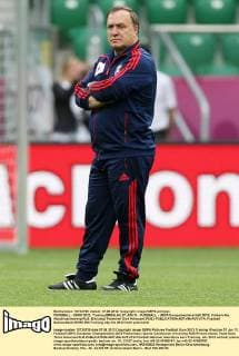 FUSSBALL - EURO 2012, Training BRESLAU,07.JUN.12 - FUSSBALL - UEFA Europameisterschaft 2012, Vorberichte, Abschlusstraining RUS. Bild zeigt Teamchef Dick Advocaat (RUS). 
