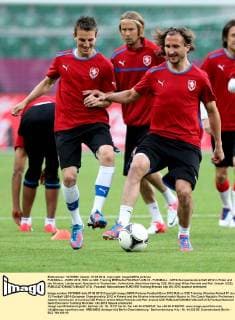 FUSSBALL - EURO 2012, RUS vs CZE, Training BRESLAU,POLEN,07.JUN.12 - FUSSBALL - UEFA Europameisterschaft 2012 in Polen und der Ukraine, Länderspiel, Russland vs Tschechien, Vorberichte, Abschlusstraining CZE. Bild zeigt Milan Petrzela und Petr Jiracek (CZE). 