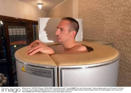 Franck RIBERY bei der Kryotherapie - Mannschaftsquartier von Frankreich in Kirsha (Ukraine) xAnthonyBibardxFEPxPanoramicx 