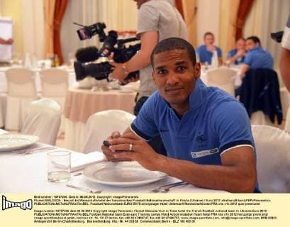 Florent MALOUDA - Besuch im Mannschaftshotel der französischen Fussball-Nationalmannschaft in Kirsha (Ukraine) Euro 2012 xAnthonyBibardxFEPxPanoramicx 