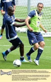 Mario BALOTELLI, Giorgio CHIELLINI (Italia) Cracovia Krakau 08 06 2012 - Training der italienischen Fussball-Nationalmannschaft allexsabba
