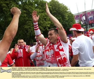 FUSSBALL - EURO 2012, - WARSCHAU,POLEN,08.JUN.12 - FUSSBALL - UEFA Europameisterschaft 2012 - Länderspiel, Gruppenphase, Eröffnungsspiel - Bild zeigt Fans. 