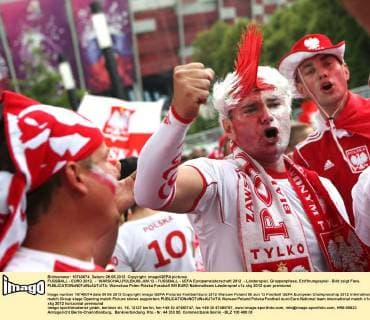 FUSSBALL - EURO 2012, - WARSCHAU,POLEN,08.JUN.12 - FUSSBALL - UEFA Europameisterschaft 2012 - Länderspiel, Gruppenphase, Eröffnungsspiel - Bild zeigt Fans. 