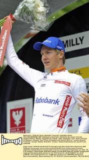 Wilco KELDERMANN ( NED Rabobank Cycling Team ) übernimmt das weisse Trikot des jüngsten Fahrers - Podium - Siegerehrung - Freude - Jubel - Emotionen - hoch - Event: Criterium du Dauphine - 5.Etappe - Saint Trivier sur Moignon nach Rumilly 186.5 km - Location: Rumilly - Frankreich - Europa - DSatum: 08.06.2012 - Contact