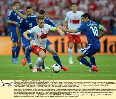 FUSSBALL EUROPAMEISTERSCHAFT 2012 VORRUNDE Polen - Griechenland 08.06.2012 Jakub KUBA Blaszczykowski (li, Polen) gegen Giorgos Karagounis (re, Griechenland)  FUL2080612022