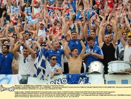 FUSSBALL EUROPAMEISTERSCHAFT 2012 VORRUNDE - Griechenland 08.06.2012 Griechische Fans  FUL2080612007