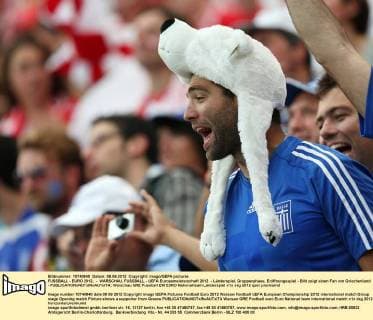 FUSSBALL - EURO 2012, - WARSCHAU, FUSSBALL - UEFA Europameisterschaft 2012 - Länderspiel, Gruppenphase, Eröffnungsspiel - Bild zeigt einen Fan von Griechenland - 