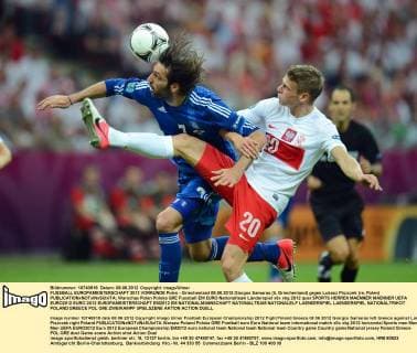 FUSSBALL EUROPAMEISTERSCHAFT 2012 VORRUNDE Polen - Griechenland 08.06.2012 Giorgos Samaras (li, Griechenland) gegen Lukasz Piszczek (re, Polen) 