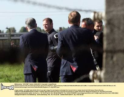 England besucht das Konzentrationslager Auschwitz Birkenau, Wayne Rooney 