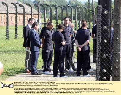 England besucht das Konzentrationslager Auschwitz Birkenau, Theo Walcott 