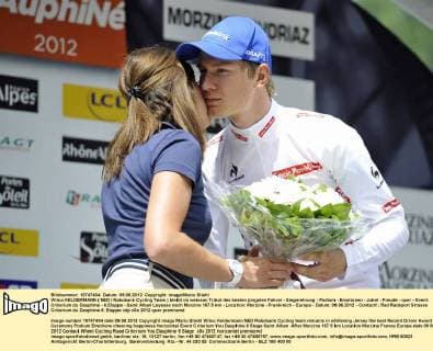 Wilco KELDERMANN ( NED Rabobank Cycling Team ) bleibt im weissen Trikot des besten jüngsten Fahrer - Siegerehrung - Podium - Emotionen - Jubel - Freude - quer - Event: Criterium du Dauphine - 6.Etappe - Saint Alban Leyesse nach Morzine 167.5 km - Location: Morzine - Frankreich - Europa - Datum: 09.06.2012 - Contact