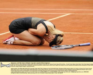 PARIS, 09.06.2012, Maria Sharapova (RUS) jubelt nach Ihrem Sieg im Finale bei den Tennis French Open 2012 in Paris
