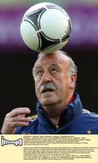 FUSSBALL - EURO 2012, ESP vs ITA, Training DANZIG,POLEN,09.JUN.12 - FUSSBALL - UEFA Europameisterschaft 2012 in Polen und der Ukraine, Laenderspiel, Gruppenphase, Spanien vs Italien, Vorberichte, Abschlusstraining ESP. Bild zeigt Teamchef Vicente Del Bosque (ESP). 