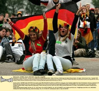 09.06.2012, Fußball-EM 2012, Kia Fan Fest Hamburg 2012 Heiligengeistfeld. Public-Viewing in Hamburg beim Spiel Deutschland - Portugal. Deutschland Fans