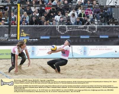 Melanie GERNERT und Anja GÜNTHER Smart Beachvolleyball Tour 2012 in der HafenCity Hamburg, 09.06.12 Sportlerin Deutschland Volleyballspielerin Hamburg DVV