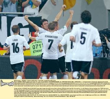 Mario GOMEZ, DFB 23 jubelt nach dem Tor zum 1-0 mit Bastian SCHWEINSTEIGER, Nr.7 DFB DEUTSCHLAND - PORTUGAL ( : ) Gruppenspiel, Gruppe B , Deutsche Fussball Nationalmannschaft, DFB EM Euro 2012 am 09.06.2012 in Lviv, Lemberg, U K R A I N E Europameisterschaft 2012 in P o l e n, U k r a i n e