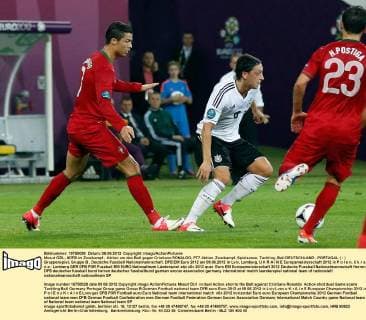 Mesut ÖZIL, 8DFB im Zweikampf , Aktion um den Ball gegen Cristiano RONALDO, PT7 Aktion, Zweikampf, Spielszene, Tackling, Ball DEUTSCHLAND - PORTUGAL ( : ) Gruppenspiel, Gruppe B , Deutsche Fussball Nationalmannschaft, DFB EM Euro 2012 am 09.06.2012 in Lviv, Lemberg, U K R A I N E Europameisterschaft 2012 in P o l e n, U k r a i n e