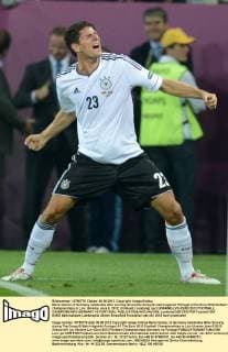 Mario Gomez of Germany celebrates after scoring during the Group B match against Portugal at the Euro 2012 football championships in Lviv, Ukraine, June 9, 2012. (Xinhua Li Jundong) (jyc) UKRAINE-LVIV-EURO 2012 FOOTBALL CHAMPIONSHIPS-GERMANY VS PORTUGAL 