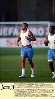 Training Frankreich in Donezk FOOTBALL, Blaise Matuidi (re.) und Yann M Vila : Euro 2012 - Donetsk - 06 09 2012 AnthonyBibard FEP Panoramic 