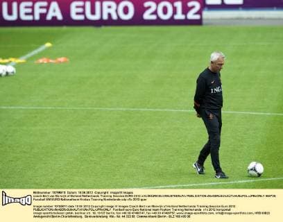 coach Bert van Marwijk of Holland Netherlands Training Session EURO 2012 xVIxMAURICExVANxSTEENxIVx 966725