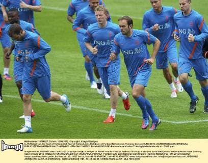 (L-R) Rafael van der Vaart of Holland,Dirk Kuyt of Holland,Joris Mathijsen of Holland Netherlands Training Session EURO 2012 xVIxMAURICExVANxSTEENxIVx 966762
