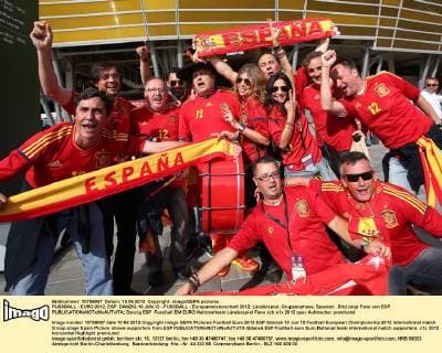 FUSSBALL - EURO 2012, ESP DANZIG,10.JUN.12 - FUSSBALL - Europameisterschaft 2012, Länderspiel, Gruppenphase, Spanien . Bild zeigt Fans von ESP. 