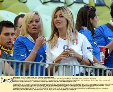 Euro 2012 in Danzig - Spielerfrauen Italien - Valeria MAGGIO (Gattin von Christian Maggio) und Roberta MARCHISIO (Gattin von Claudio Marchisio) allexsabba