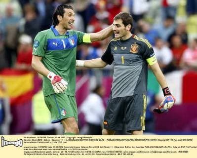 Danzig - Euro 2012 - Italien - Spanien 1:1 - (L) GIANLUIGI BUFFON IKER CASILLAS -  20120610APPA_031KK