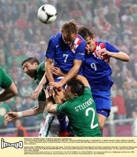 10.06.2012 POZNAN, EURO 2012 ( GAME REPUBLIC OF IRELAND - CROATIA) KEVIN DOYLE (IRL) 7- IVAN RAKITIC , 9- NIKICA JELAVIC (CRO) 2- SEAN ST LEDGER (IRL) -  20120610CSJP3019