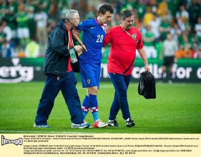 Posen 10.06.2012: Kroatien - Irland Verletzung Ivan Perisic  20120610PF_JK098