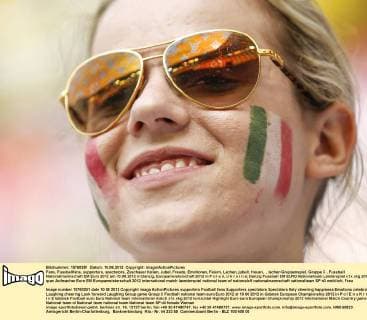 Fans, Fussballfans, supporters, spectators, Zuschauer Italien, Jubel, Freude, Emotionen, Feiern, Lachen, jubelt, freuen, , lachen Gruppenspiel, Gruppe C , Fussball Nationalmannschaft EM Euro 2012 am 10.06.2012 in Danzig, Europameisterschaft 2012 in P o l e n, U k r a i n e