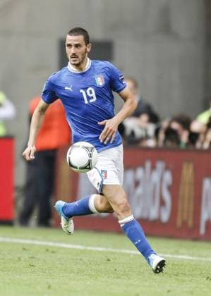 Leonardo BONUCCI, ITA19 Einzelaktion mit Ball, Ganzfigur, Freisteller, Einzelbild, Hochformat, Aktion, Ganzkörper, Einzelaufnahmen, Action SPAIN - ITALY (1 :1 ), Spanien-Italien Gruppenspiel, Gruppe C , Fussball Nationalmannschaft EM Euro 2012 am 10.06.2012 in Danzig, Europameisterschaft 2012 in P o l e n, U k r a i n e