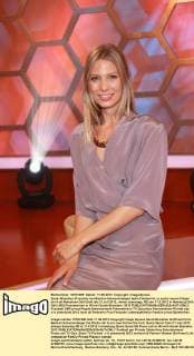 Sarah Brandner (Freundin von Bastian Schweinsteiger) beim Fototermin zu sechs neuen Folgen der Kult-Rateshow Dalli Dalli (ab 21.Juli 2012, immer samstags, N3) am 11.6.2012 in Hamburg Dalli Dalli (N3) Pressetermin in HH mit Sarah Brandner, 2012 