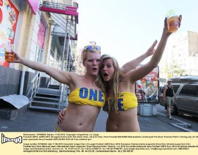 Fussball UEFA, EURO 2012, Europameisterschaft, Fan Zone, Kiew, Ukraine Fans