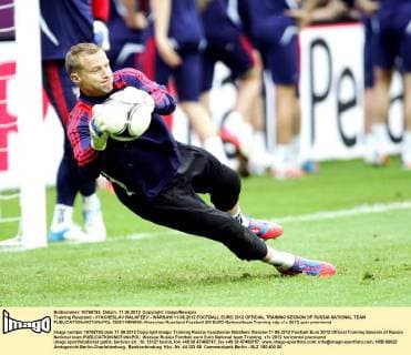 Training Russland - VYACHESLAV MALAFEEV - WARSAW 11.06.2012 FOOTBALL EURO 2012 OFFICIAL TRAINING SESSION OF RUSSIA NATIONAL TEAM  120611MIN055