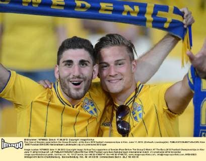 Two fans of Sweden pose before the Group D match at the Euro 2012 football championships in Kiev, June 11, 2012. (Xinhua Li Jundong)(lm) 