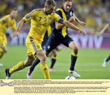 Andriy Shevchenko (front) of Ukraine breaks through during their Group D match against Sweden at the Euro 2012 football championships in Kiev, capital of Ukraine, June 11, 2012. (Xinhua Ma Ning)(kh) UKRAINE-KIEV-EURO 2012-GROUP D-UKRAINE VS SWEDEN 