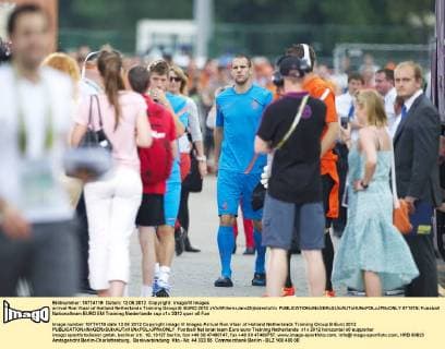 arrival Ron Vlaar of Holland Netherlands Training Group B: EURO 2012 xVIxWillemxJanxDijkdrentxIVx 971975