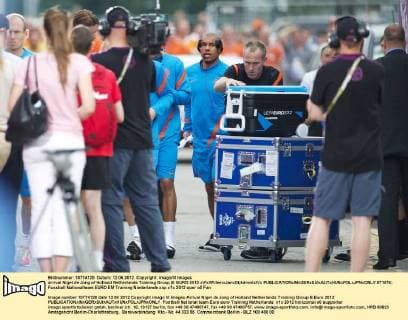 arrival Nigel de Jong of Holland Netherlands Training Group B: EURO 2012 xVIxWillemxJanxDijkdrentxIVx 971976