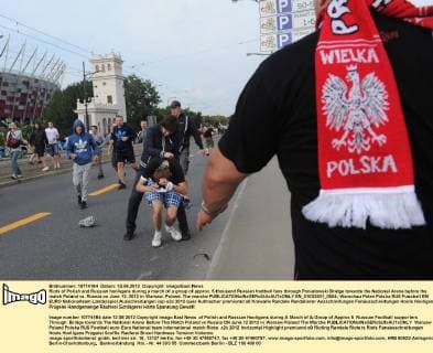 Riots of Polish and Russian hooligans during a march of a group of approx. 5 thousend Russian football fans through Poniatowski Bridge towards the National Arena before the match Poland vs. Russia on June 12, 2012 in Warsaw, Poland. The marche  EN_01032931_0004