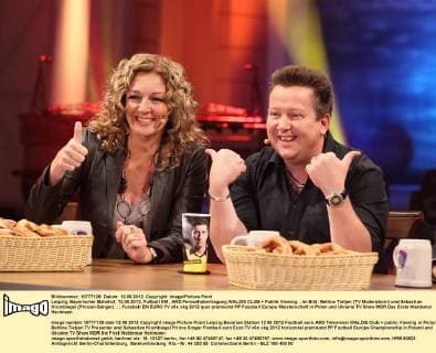 Leipzig, Bayerischer Bahnhof, 12.06.2012, Fußball EM , ARD Fernsehübertragung WALDIS CLUB + Publik Viewing. , Im Bild: Bettina Tietjen (TV Moderatorin) und Sebastian Krumbiegel (Prinzen-Sänger). ,