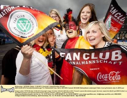 UEFA EURO 2012 Fanmeile Brandenburger Tor. Deutschland Fans