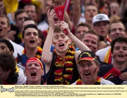 UEFA EURO 2012 Fanmeile Brandenburger Tor. Deutschland Fans