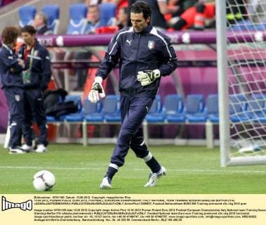 13.06.2012, POZNAN Poland. EURO 2012, FOOTBALL EUROPEAN CHAMPIONSHIP, ITALY NATIONAL TEAM TRAINING SESSION GIANLUIGI BUFFON (ITA) xADAMxJASTRZEBOWSKIx  ActionPlus11289927